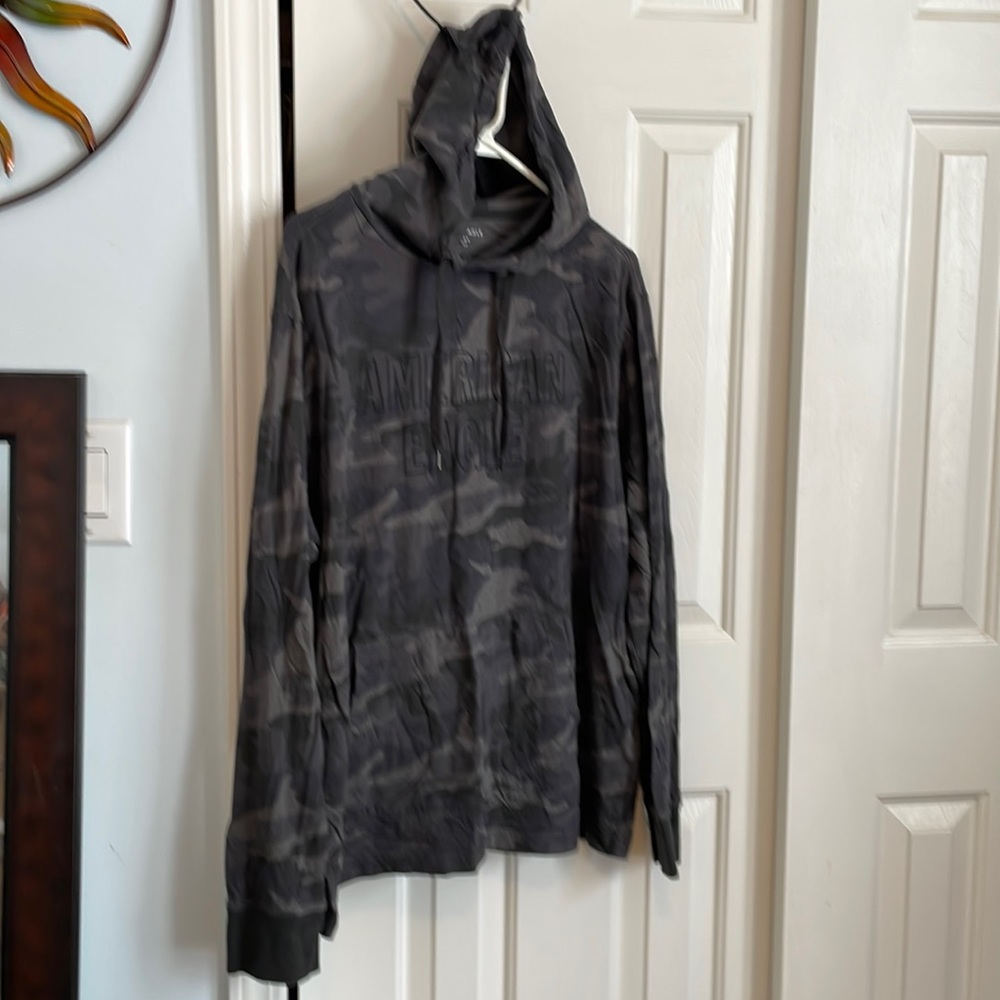 NWOT Mens American Eagle Long Sleeved Lightweight Shirt Hoodie Sz L